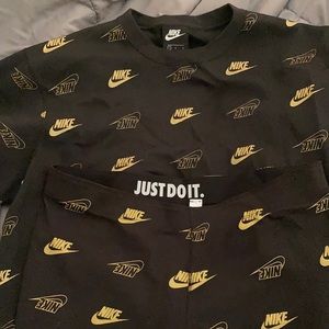 Women’s Nike sweater with matching leggings.